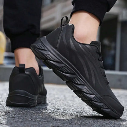 Tenis Stryke™ - Alivio real para pies que trabajan duro